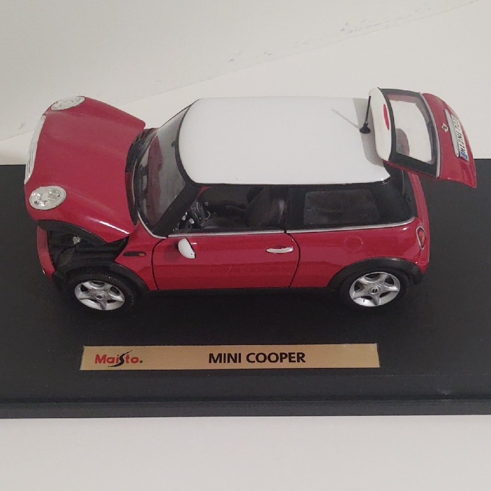 Maisto Mini Cooper Diecast Model